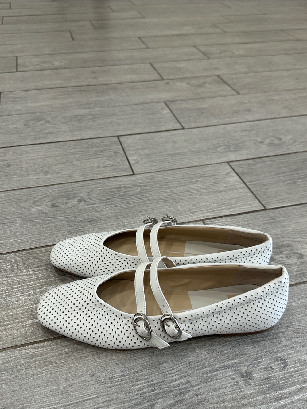 Dolce Vita Women's White Alenia Perforated Mary Jane Flats New! - Picture 4 of 9